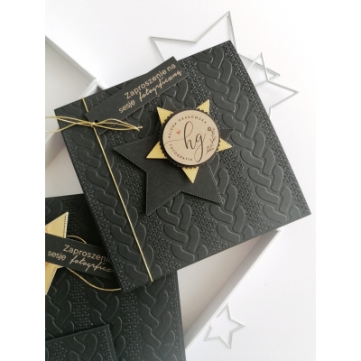 Świąteczne zaproszenie na sesje zdjęciową w kolorze czarnym  - w kopercie.